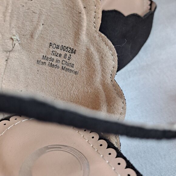 Journee Collection Women's 8.5 Edna Ankle Strap Black Scalloped Pumps Block Heel - Picture 6 of 8